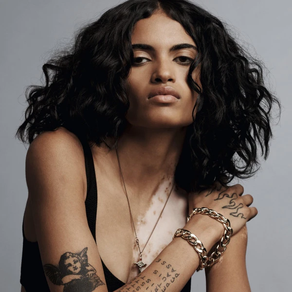 Shampooing Cheveux Bouclés Twisted Elastic Cleanser Sebastian 250ML 6 Shampooing Cheveux Bouclés Twisted Elastic Cleanser Sebastian 250ML – Image 4